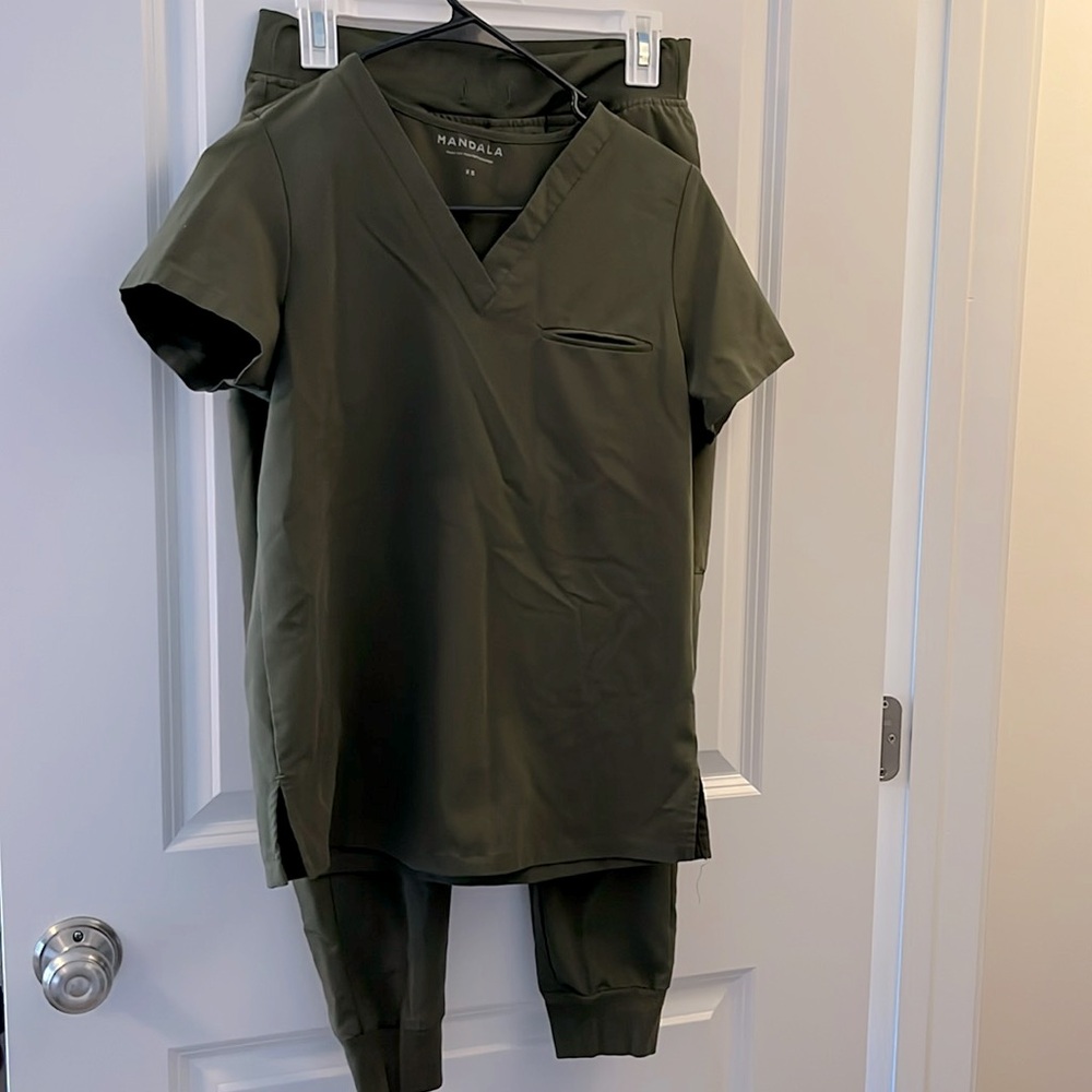 MANDALA SCRUBS- olive